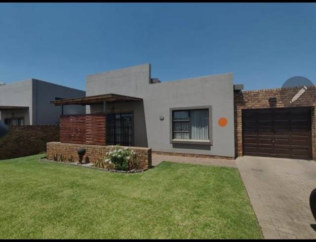 2 BEDROOM TOWNHOUSE FOR SALE IN KOOKRUS